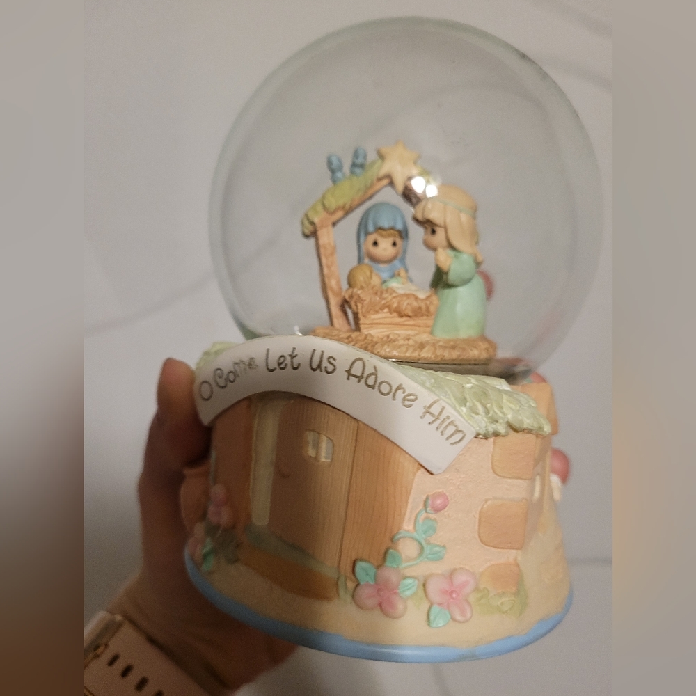 Precious moments Snowglobe